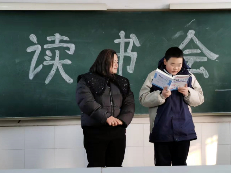 新起點(diǎn)青少年教育專門學(xué)校組織學(xué)員進(jìn)行讀書分享