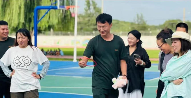 問題少年全封閉管教學校開展教師節活動